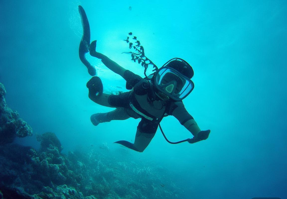 CUBA北体华电巅峰对决：激情篮球场上的青春风采(图2)